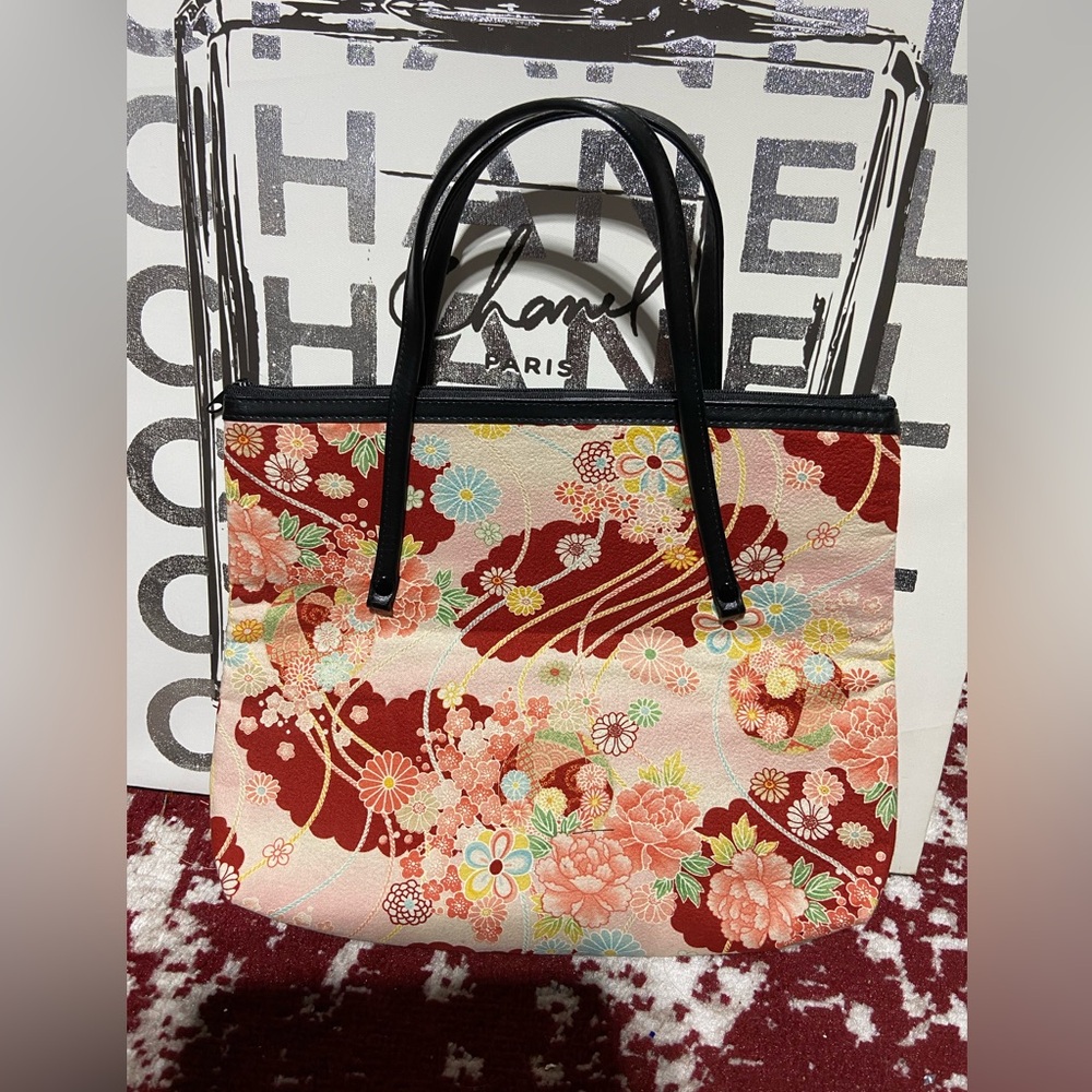 Asian Purse, Top Handle Carry, Floral Print.
